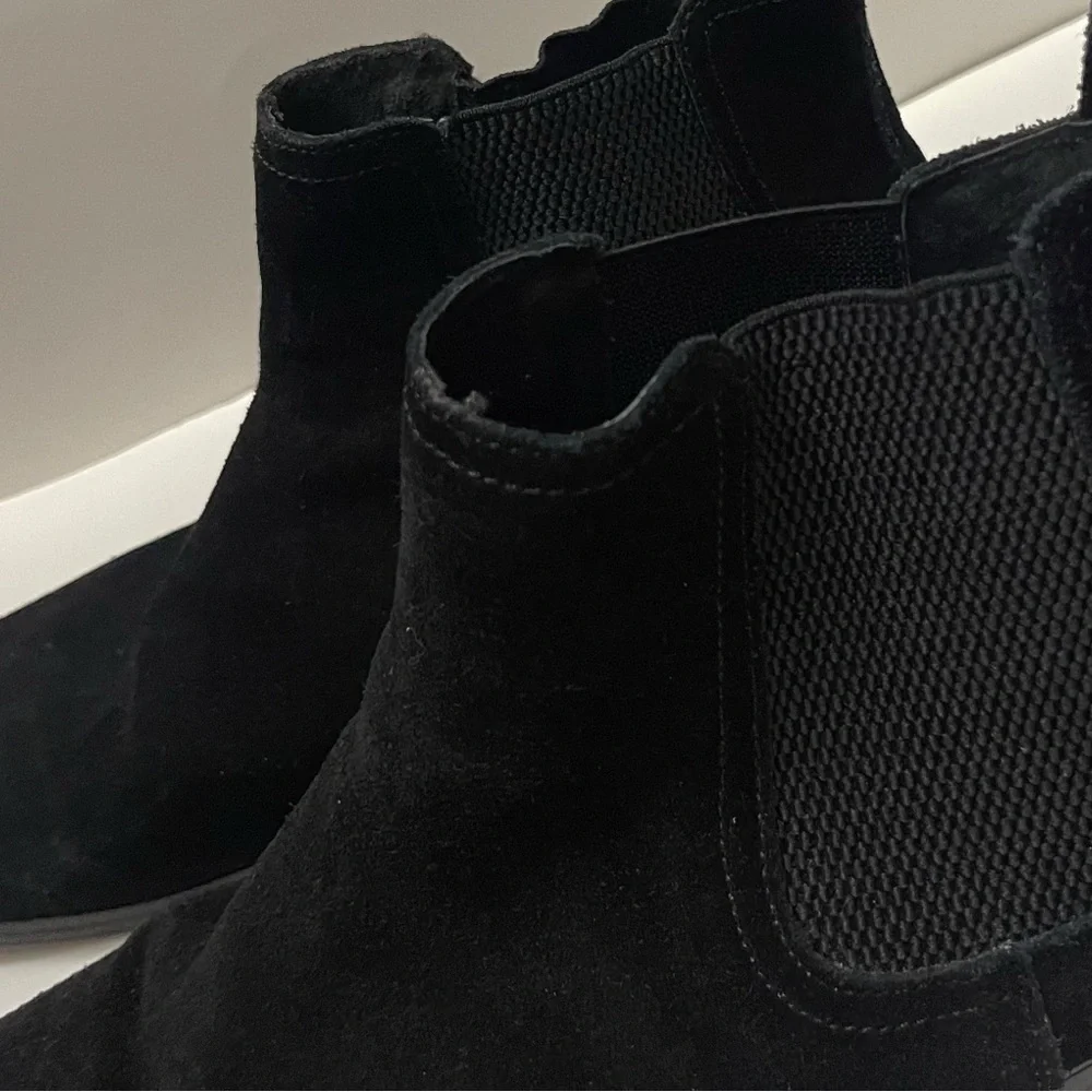 Black suede men's Chelsea boots classic chic preppy work fall office workwear
